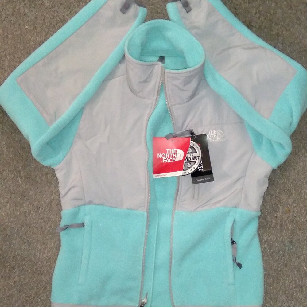 The North Face Denali fleece jacket in light blue and grey